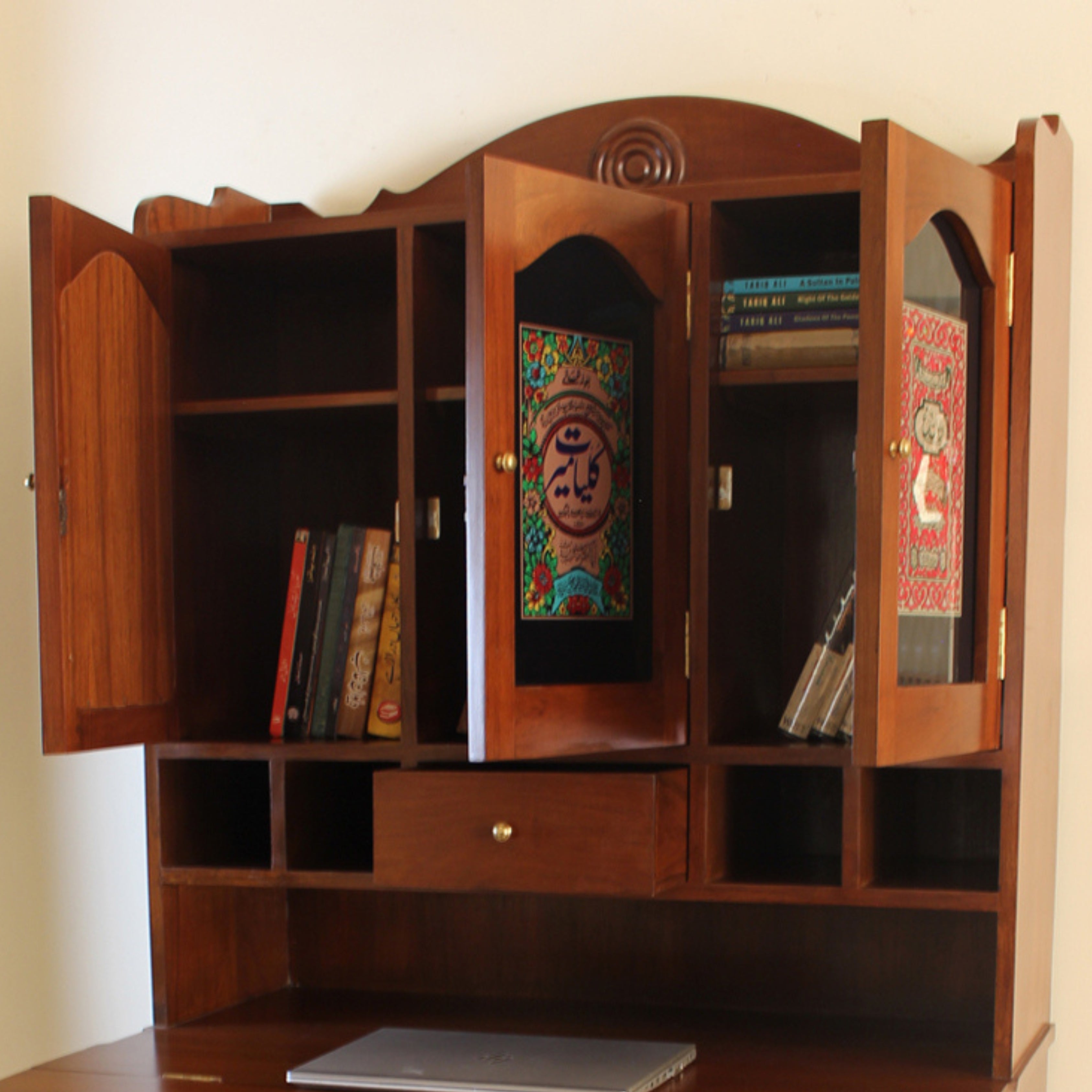 Duwa-e-Sukhan Cabinet: Where Poetry Finds a Home