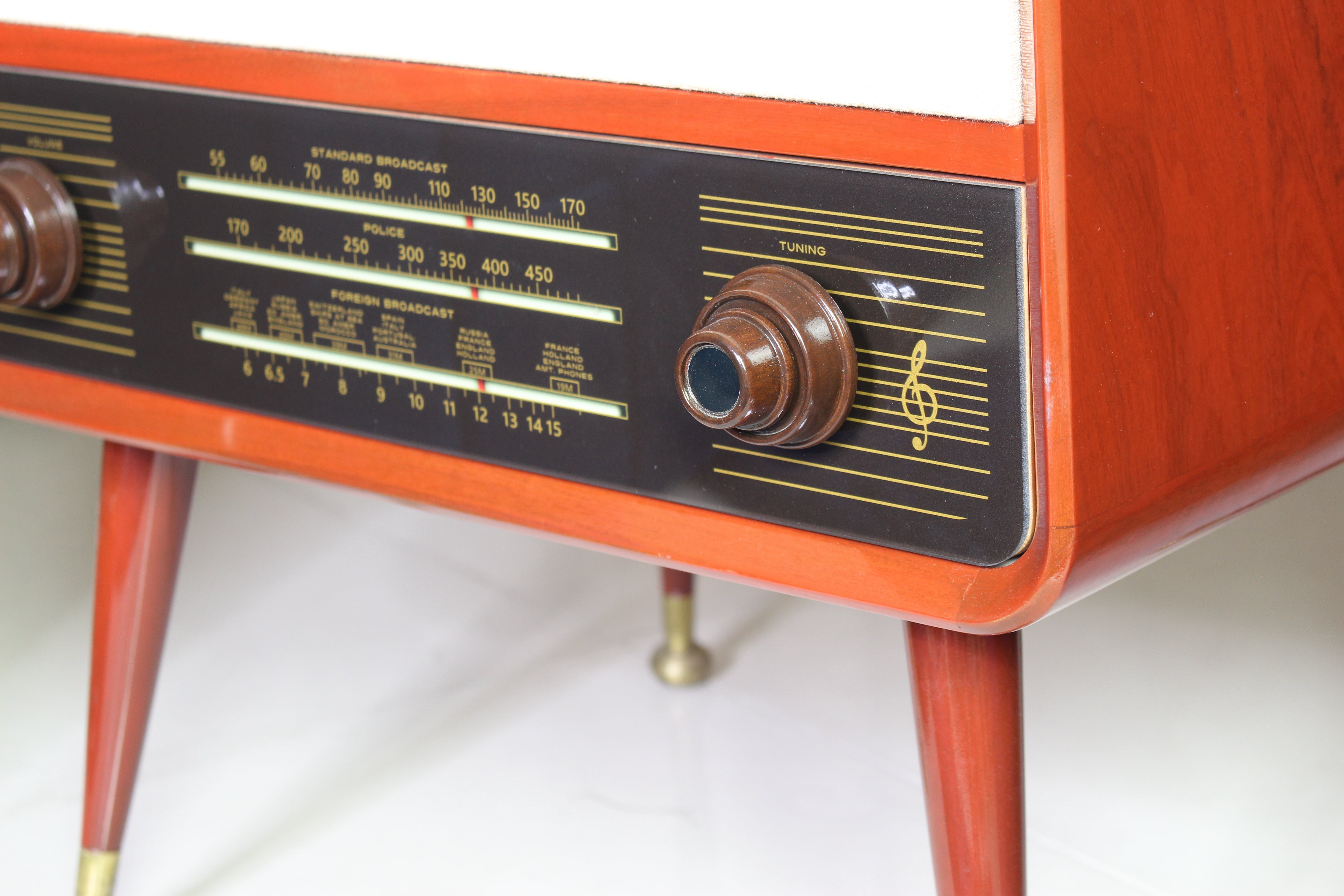 Radio Table with Drawers (ST 27)